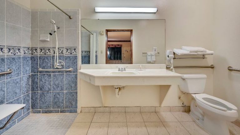 Super 8 by Wyndham Weslaco