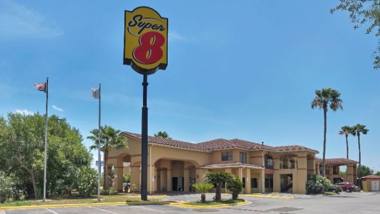 Super 8 by Wyndham Weslaco