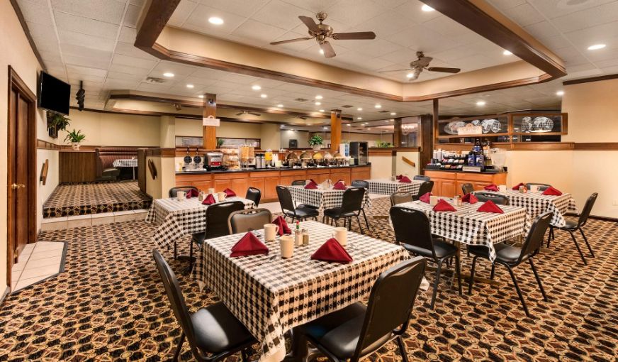 SureStay Plus Hotel by Best Western Oklahoma City North, room with private jacuzzi, photo 7
