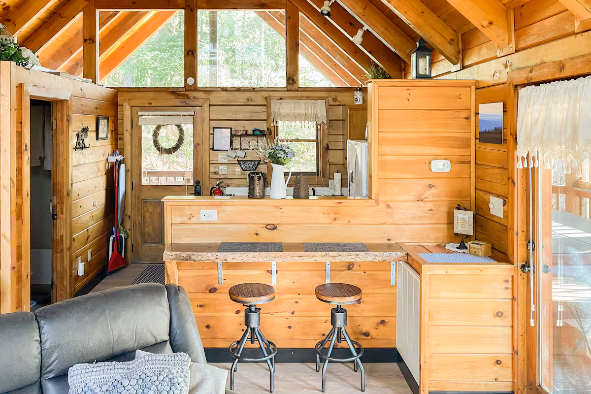 Sweet Retreat Luxury Cabin in Mountain Shadows Resort – Gatlinburg, cabin with a private hot tub, photo 2