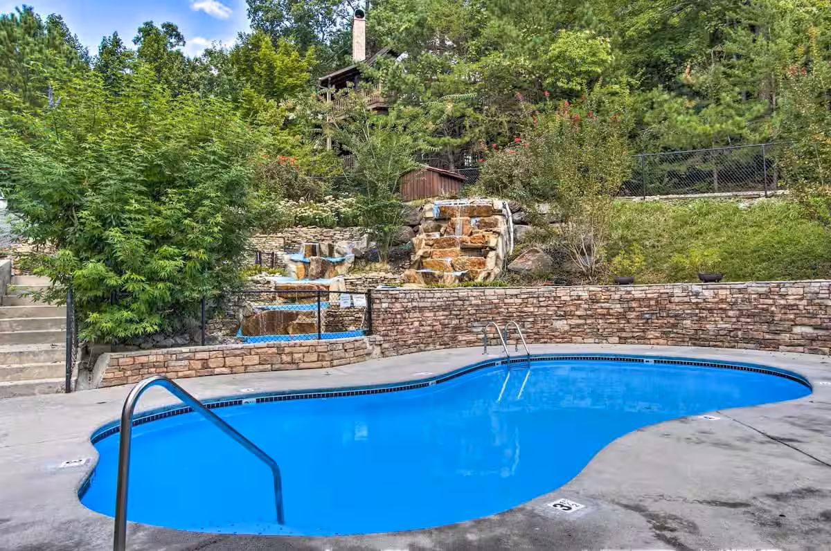 Sweet Retreat Luxury Cabin in Mountain Shadows Resort – Gatlinburg, cabin with a private hot tub, photo 4