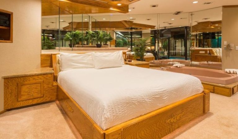 Sybaris Mequon