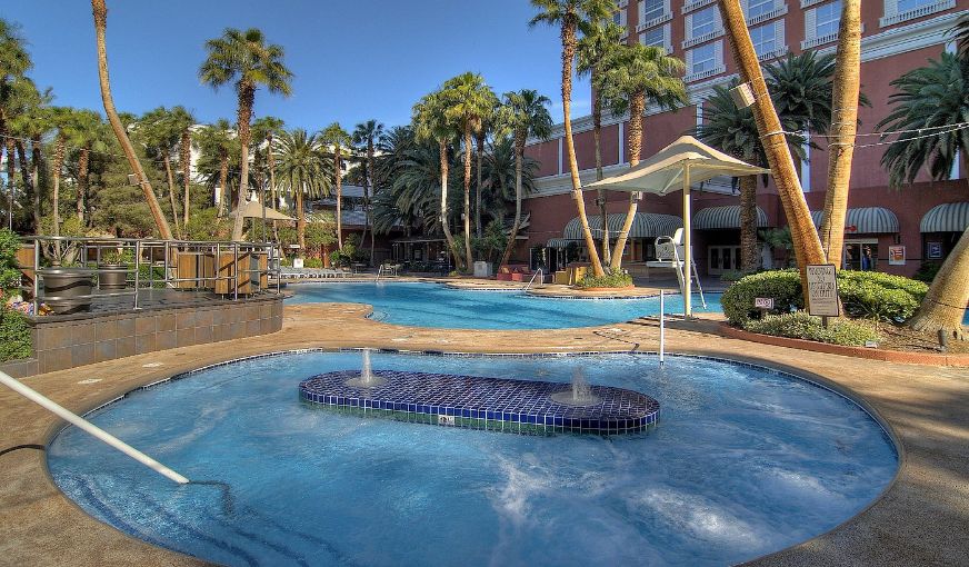 TI – Treasure Island Hotel & Casino, room with private jacuzzi, photo 7