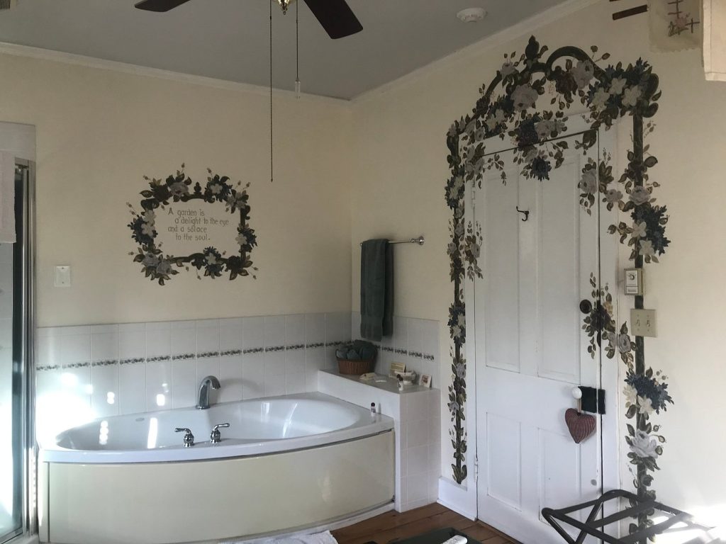 The Artist’s Inn and Gallery, Terre Hill, room with private jacuzzi, photo 2