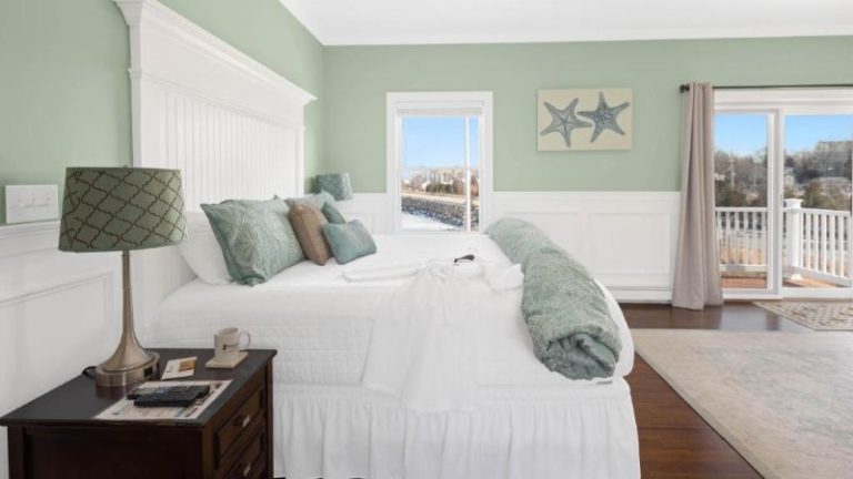 The Beacon Luxury Waterfront Inn