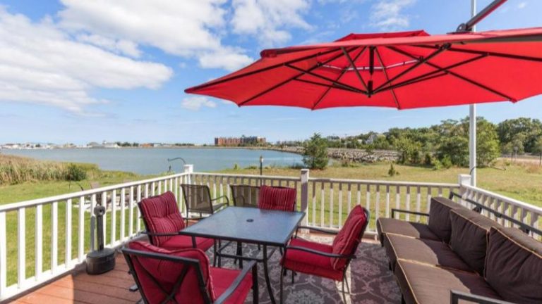 The Beacon Luxury Waterfront Inn