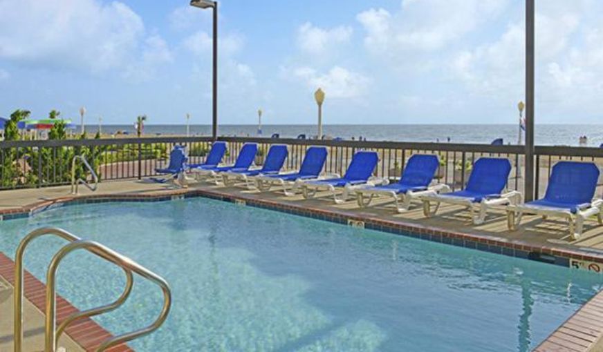 The Breakers Resort Inn, room with private jacuzzi, photo 6
