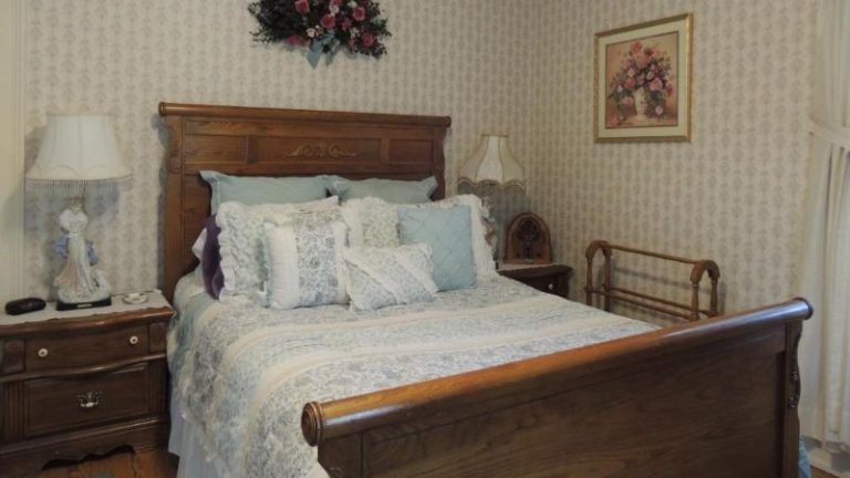 The Brookview Manor