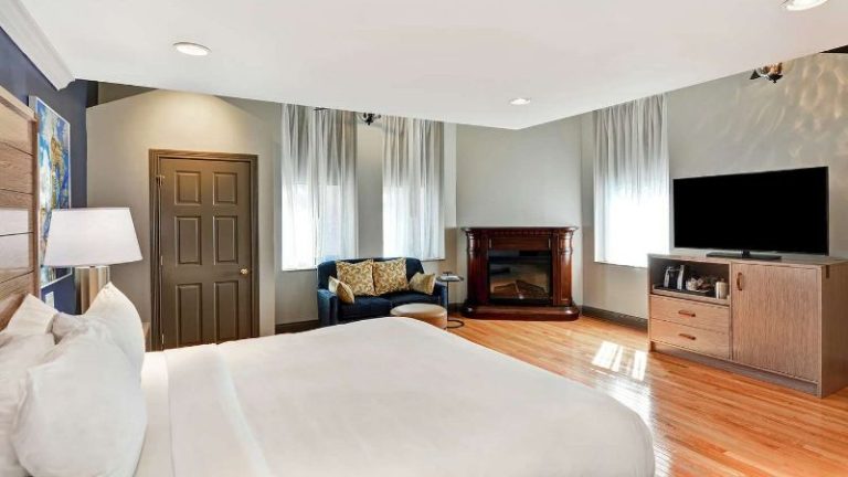 The Cincinnatian Hotel, Curio Collection by Hilton