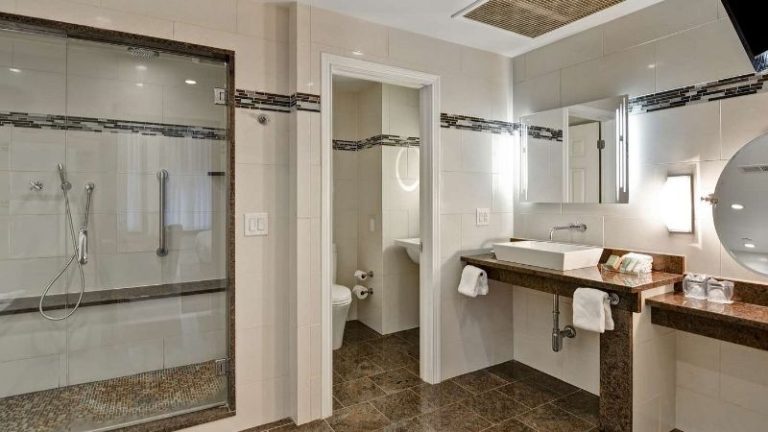 The Cincinnatian Hotel, Curio Collection by Hilton