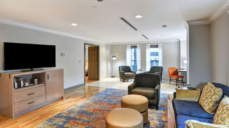The Cincinnatian Hotel, Curio Collection by Hilton