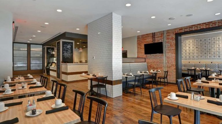 The Cincinnatian Hotel, Curio Collection by Hilton