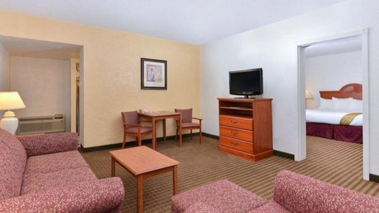 The Classic Desert Aire Hotel