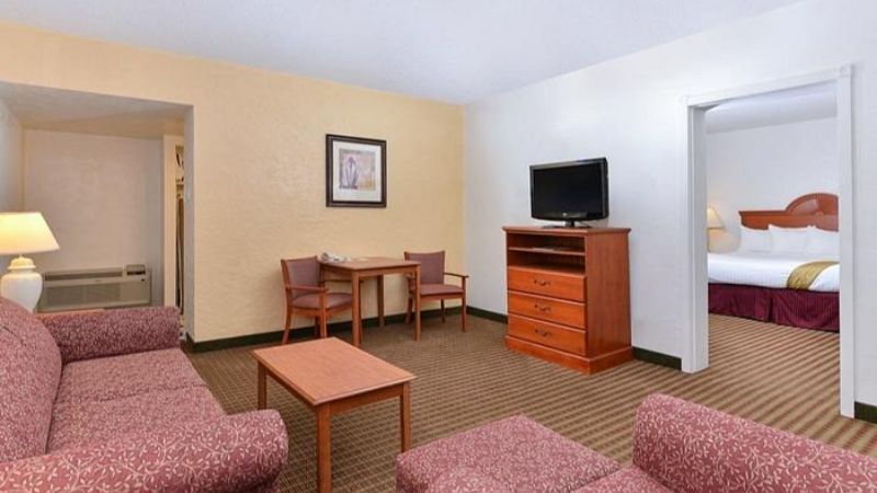 The Classic Desert Aire Hotel, room with private jacuzzi, photo 4