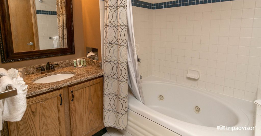 The Cove of Lake Geneva, room with private jacuzzi, photo 2