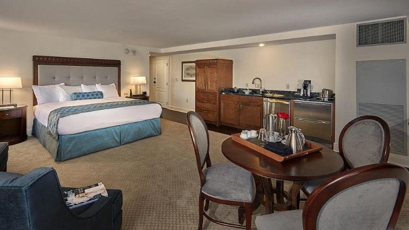 The Edgewater Hotel Madison, room with private jacuzzi, photo 5