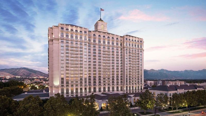 The Grand America Hotel, room with private jacuzzi, photo 8