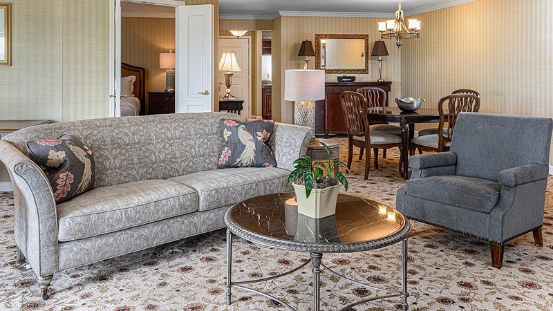 The Inn on Biltmore Estate, room with private jacuzzi, photo 6