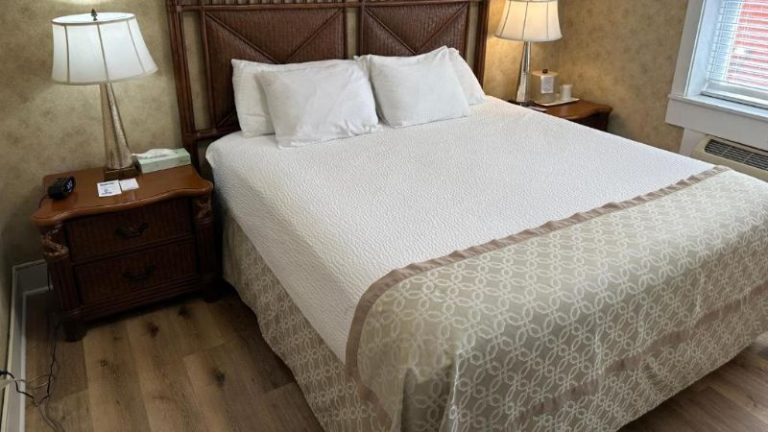 The Island House Hotel