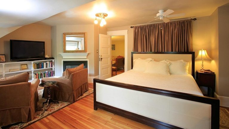 The Lion and The Rose Bed and Breakfast