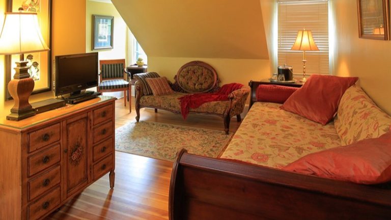 The Lion and The Rose Bed and Breakfast