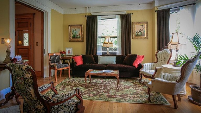 The Lion and The Rose Bed and Breakfast