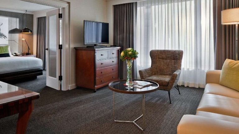 The Logan Philadelphia, Curio Collection by Hilton