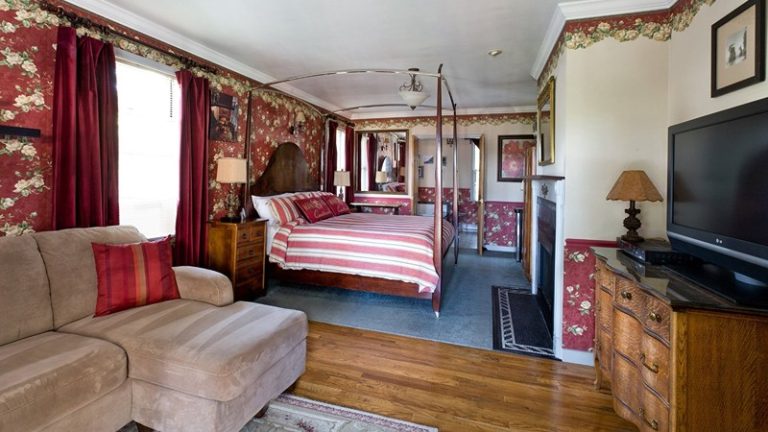 The Reynolds Mansion