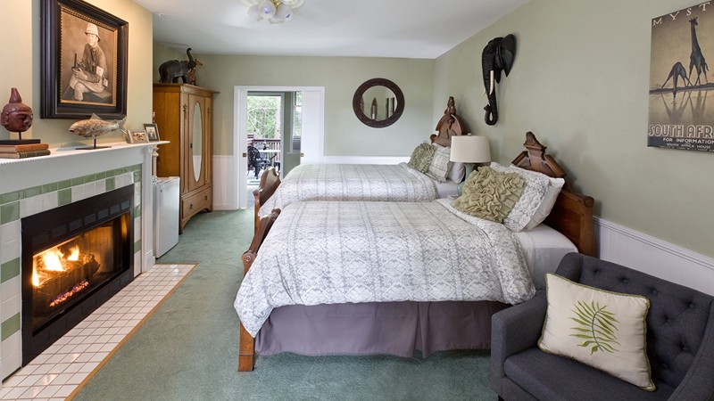 The Reynolds Mansion, room with private jacuzzi, photo 4