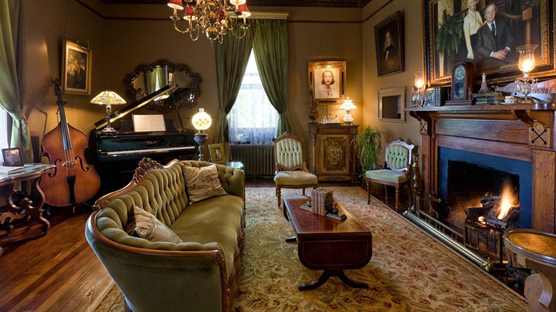 The Reynolds Mansion, room with private jacuzzi, photo 6