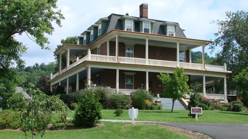 The Reynolds Mansion, room with private jacuzzi, photo 8