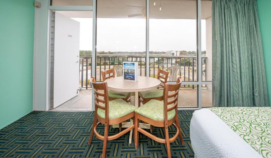 The Schooner Inn, room with private jacuzzi, photo 4