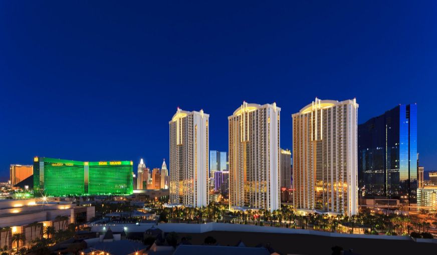 The Signature at MGM Grand, room with private jacuzzi, photo 6