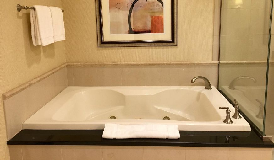 The Signature at MGM Grand, room with private jacuzzi, photo 2