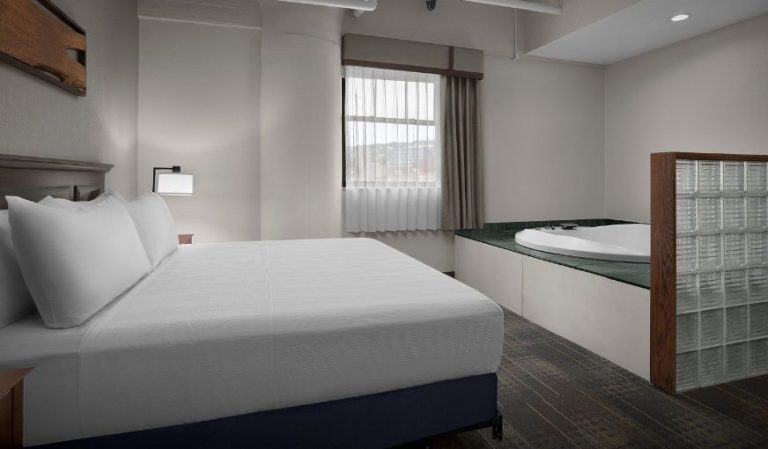 The Suites Hotel at Waterfront Plaza