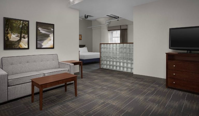 The Suites Hotel at Waterfront Plaza