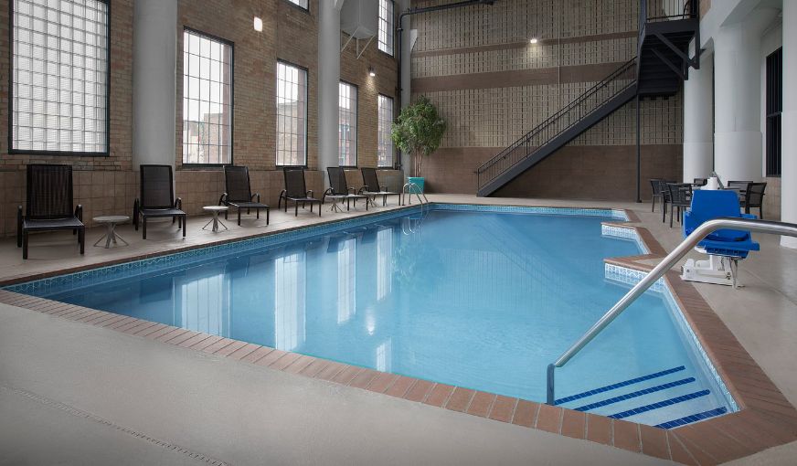 The Suites Hotel at Waterfront Plaza, room with private jacuzzi, photo 8