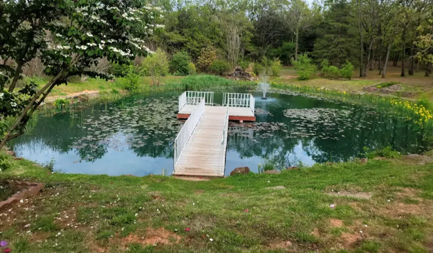 The Whispering Pines Inn, room with private jacuzzi, photo 6