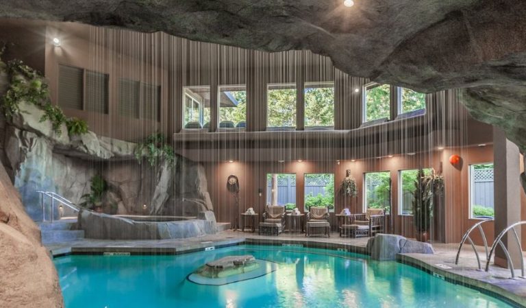 Tigh-Na-Mara Seaside Spa Resort