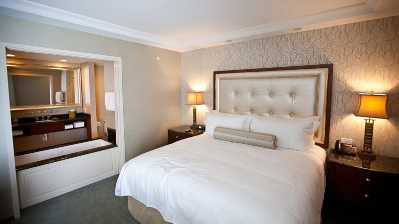 Town Country Inn and Suites3 - jacuzzi hotel room