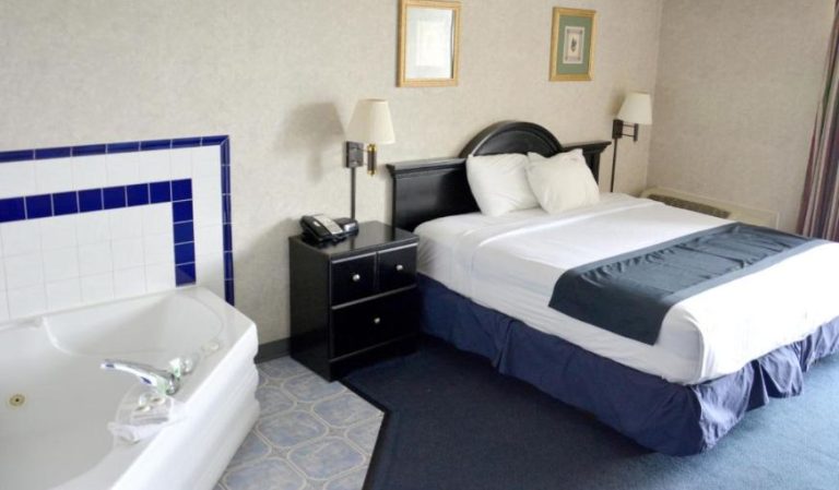 Travelodge by Wyndham Milwaukee