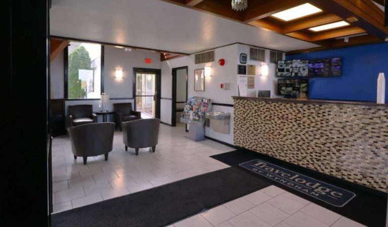 Travelodge by Wyndham Milwaukee
