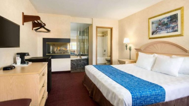 Travelodge by Wyndham Niagara Falls