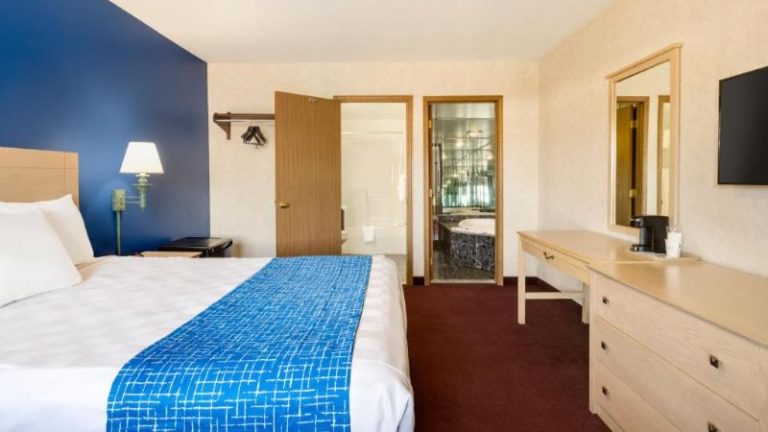 Travelodge by Wyndham Niagara Falls