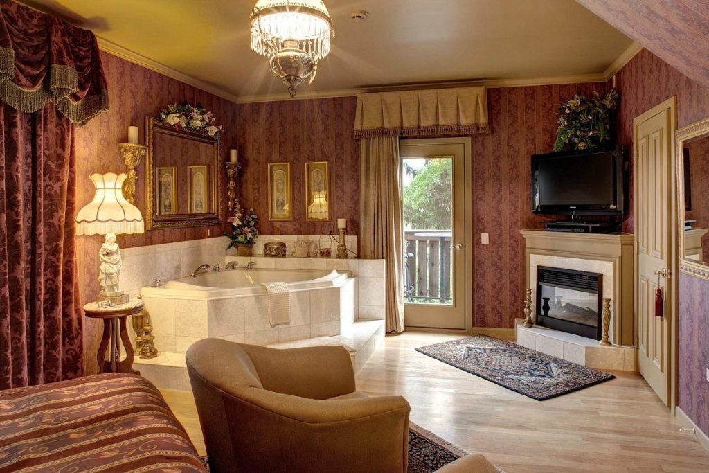 Twin Pine Manor, Ephrata