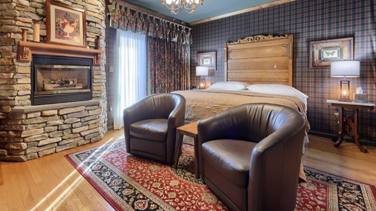 Twin Pine Manor, Ephrata
