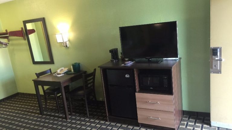 University Manor Inn