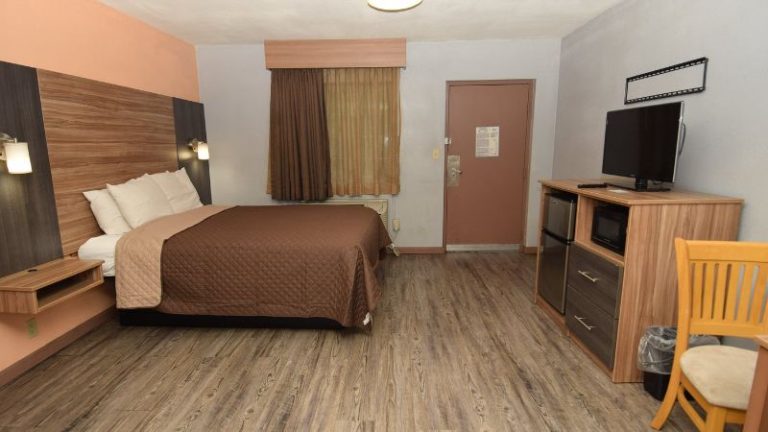 University Manor Inn
