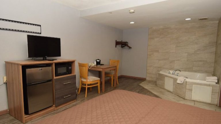 University Manor Inn