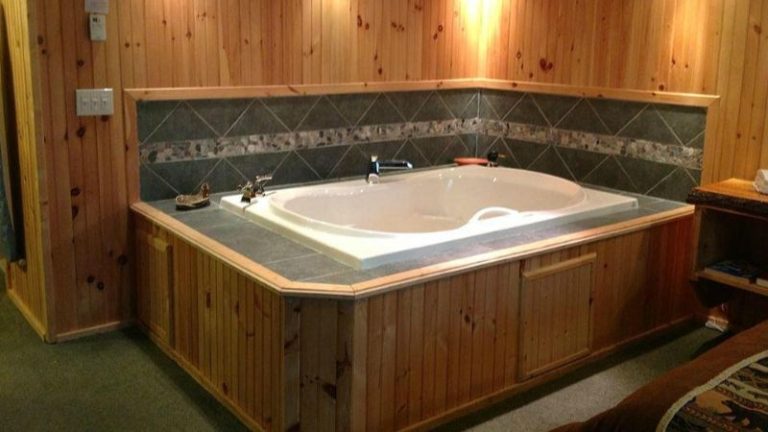 Vacationland Inn & Suites
